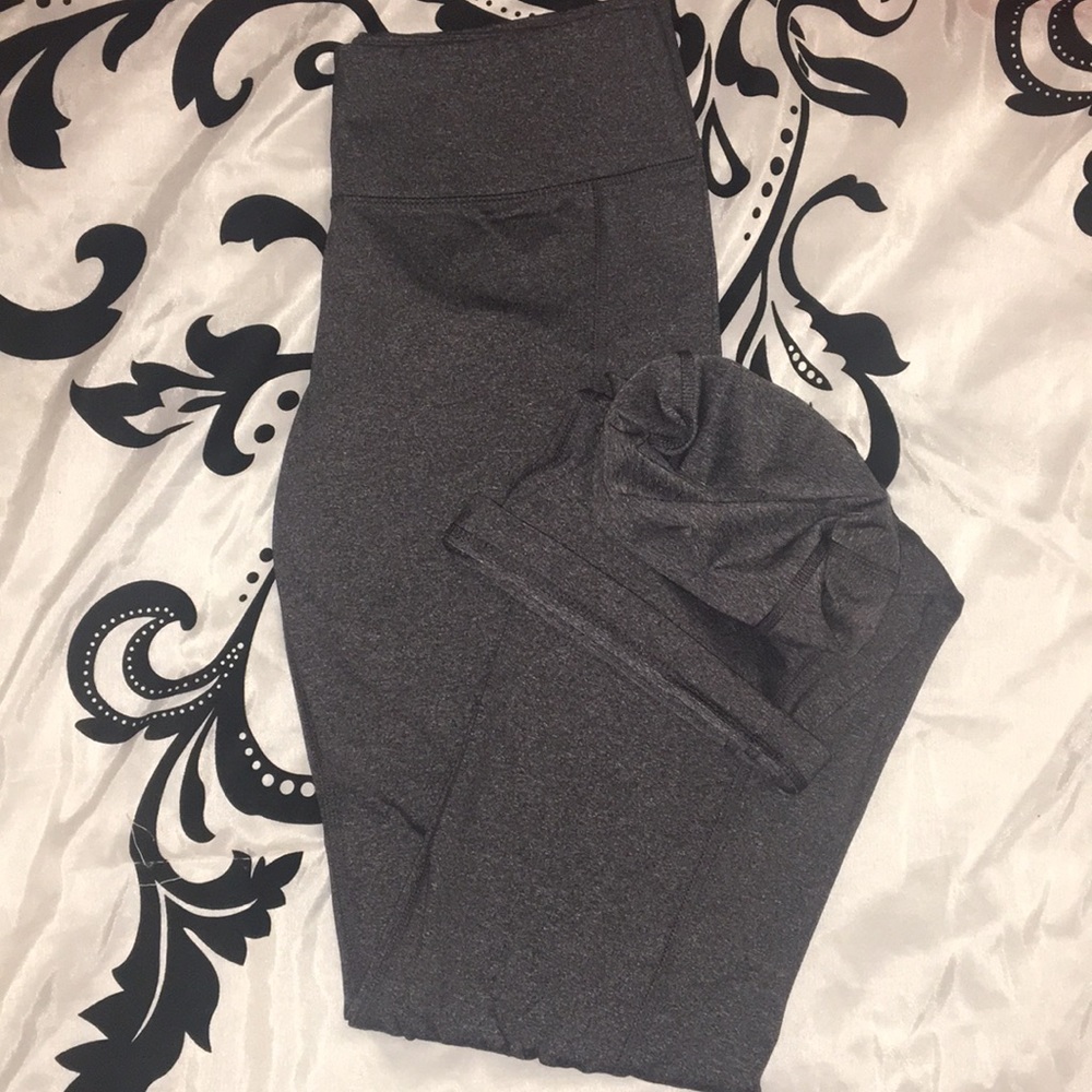 Semi-fitted Yoga Pants